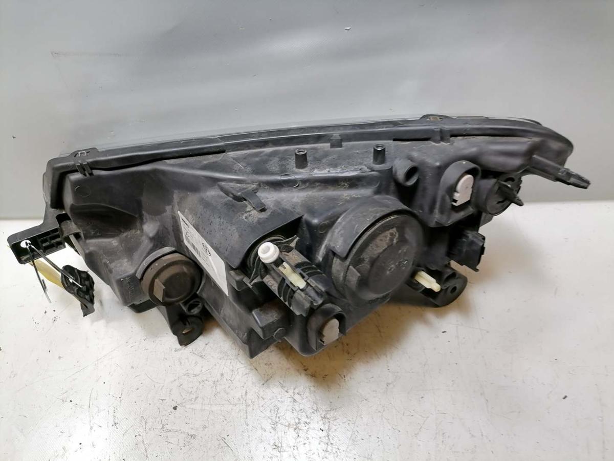 Dacia Sandero 2 original Scheinwerfer vorn rechts Halogen Halter oben abgebrochen Bj.2016
